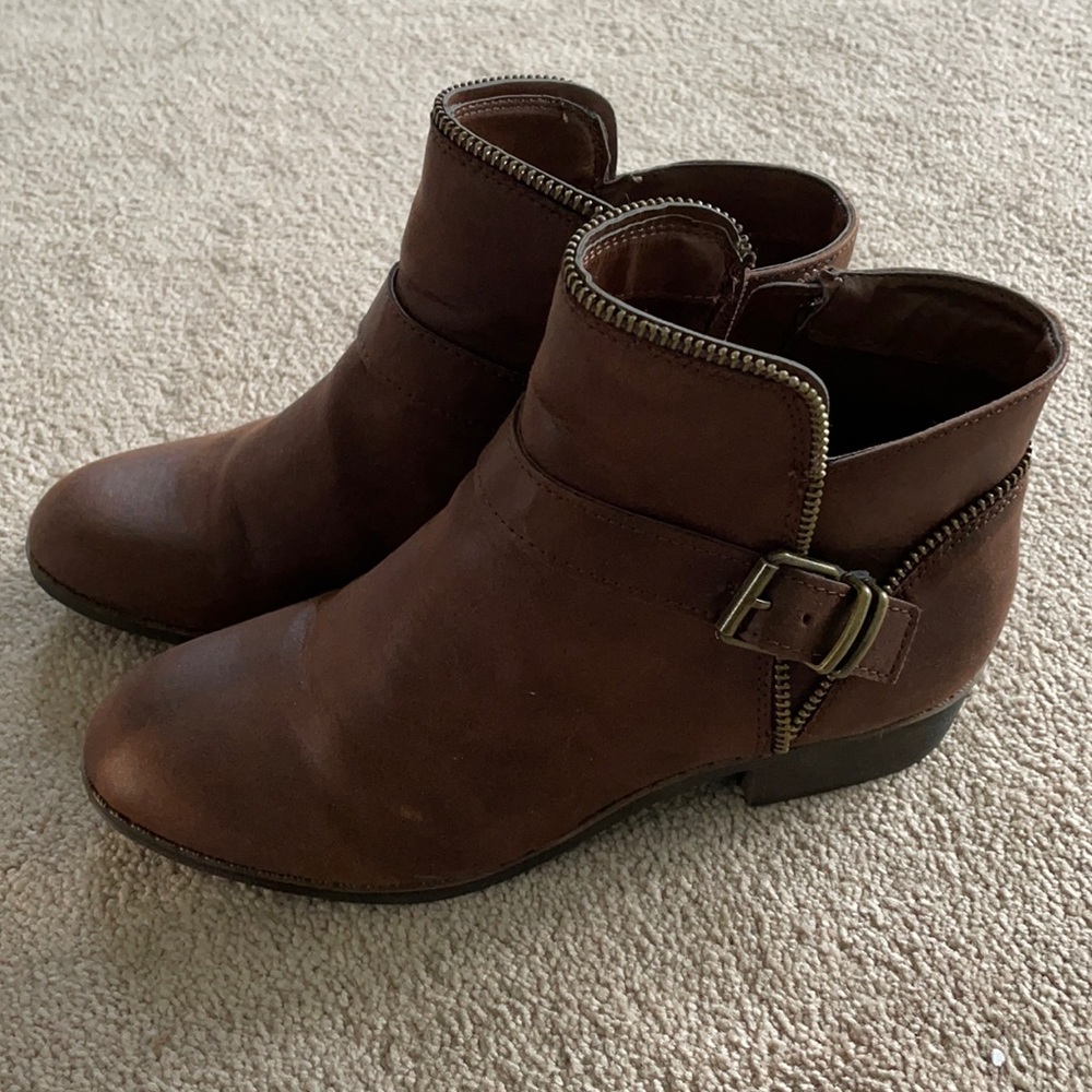 Bass ankle brown boots